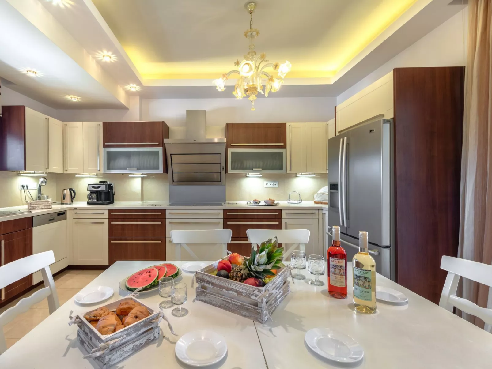 Familienvilla mit privatem Pool, Tischtennisplatte und Fußballtisch-Binnen