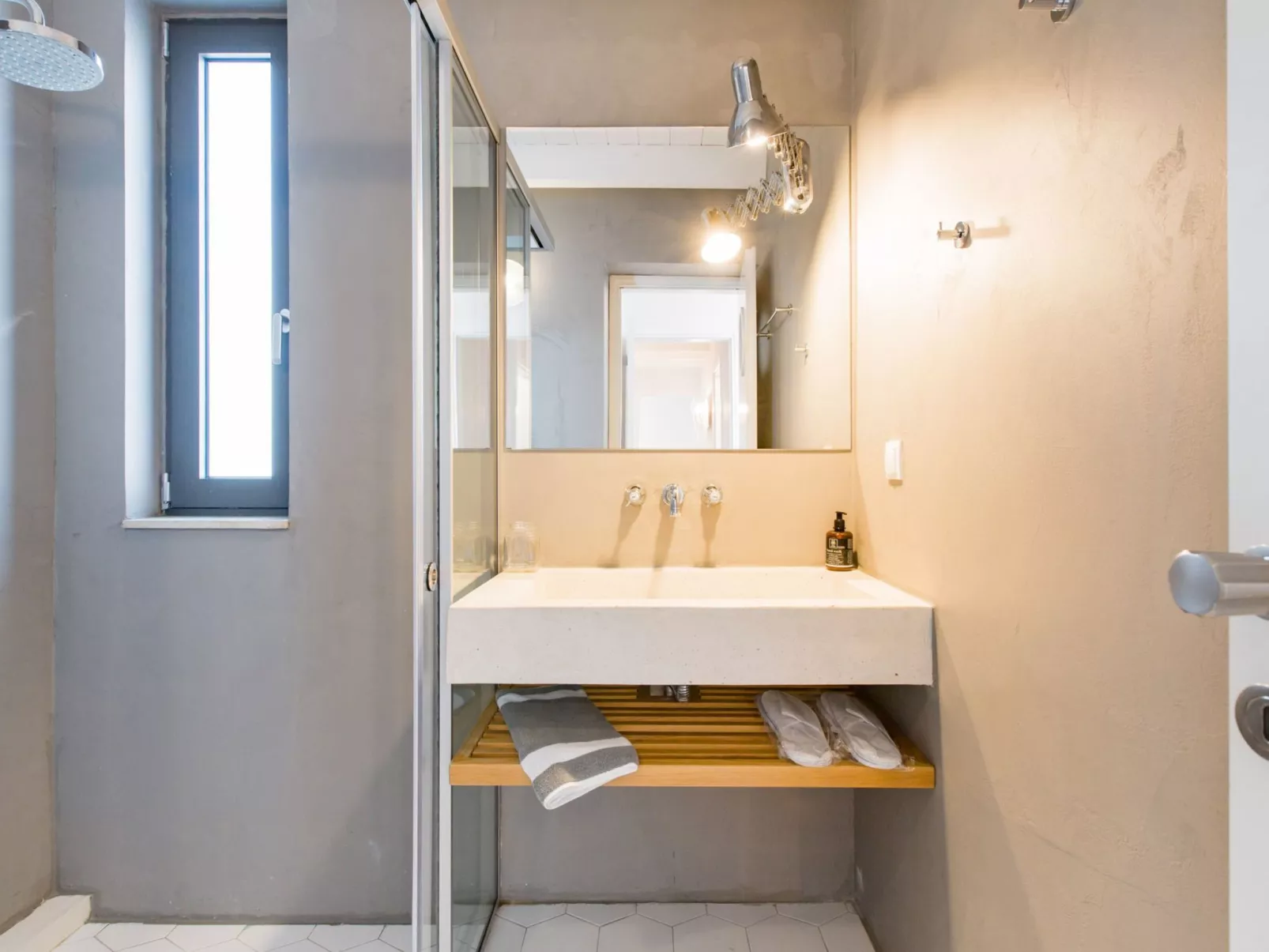 Ferienvilla mit beheiztem Pool und schöner Aussicht-Binnen