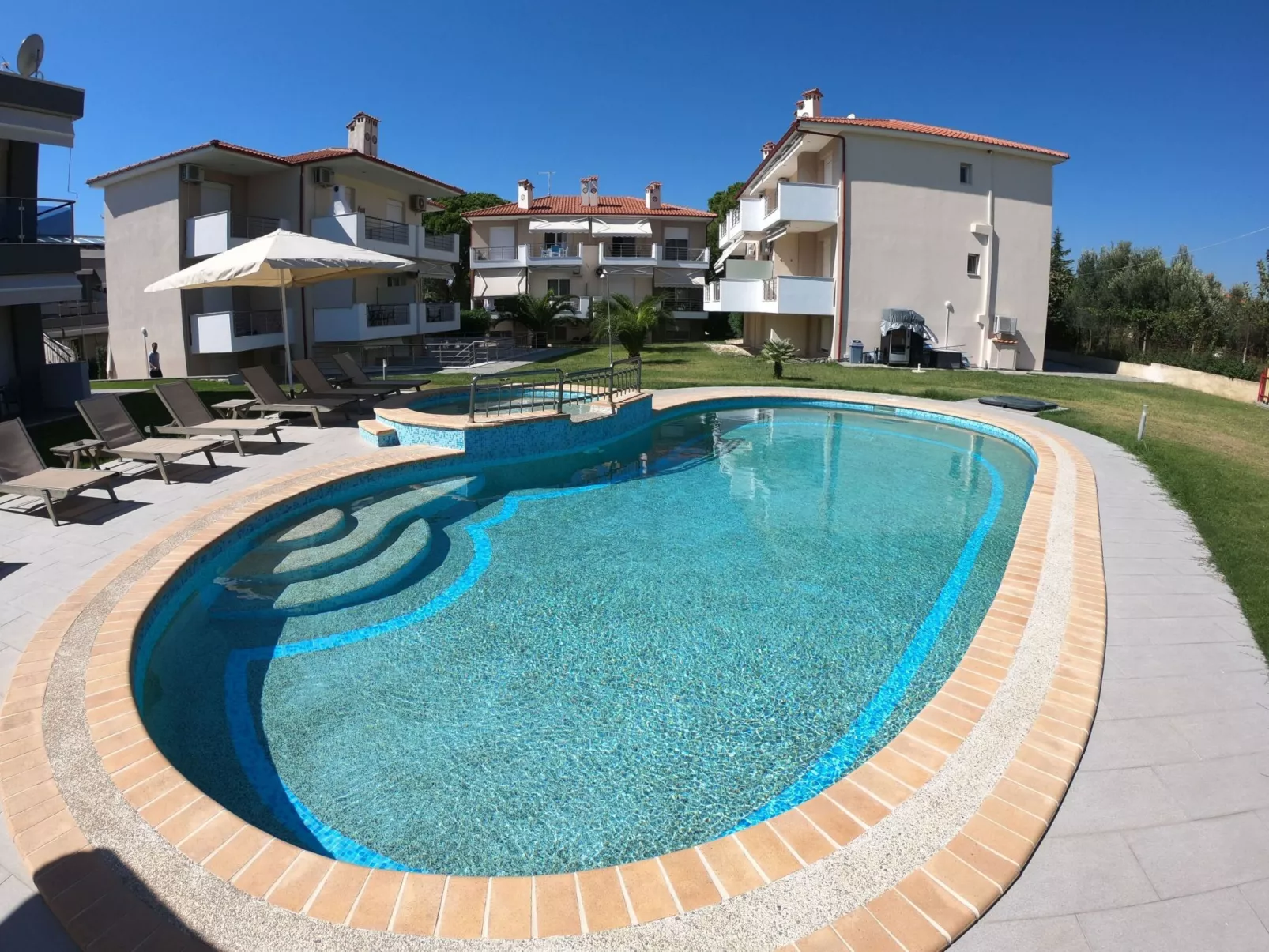 Finikas Garden Nikit-Buiten