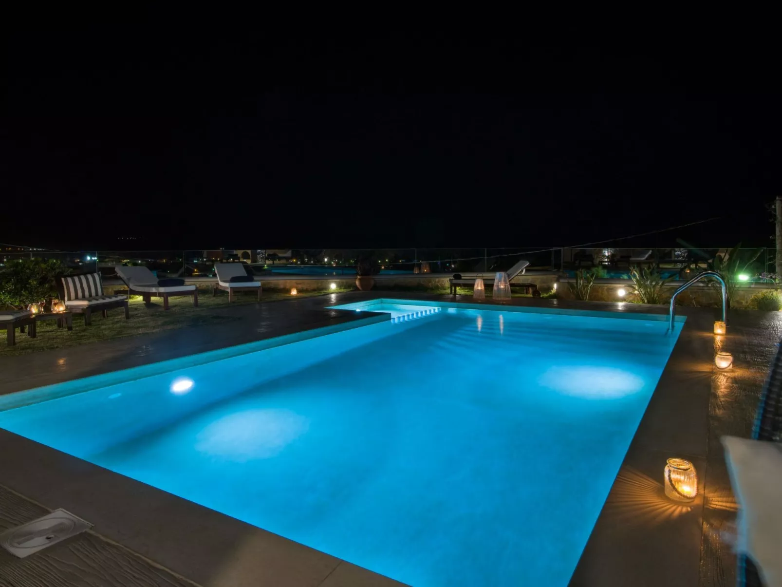 Ferienvilla mit Garten, Grill und Terrasse-Buiten