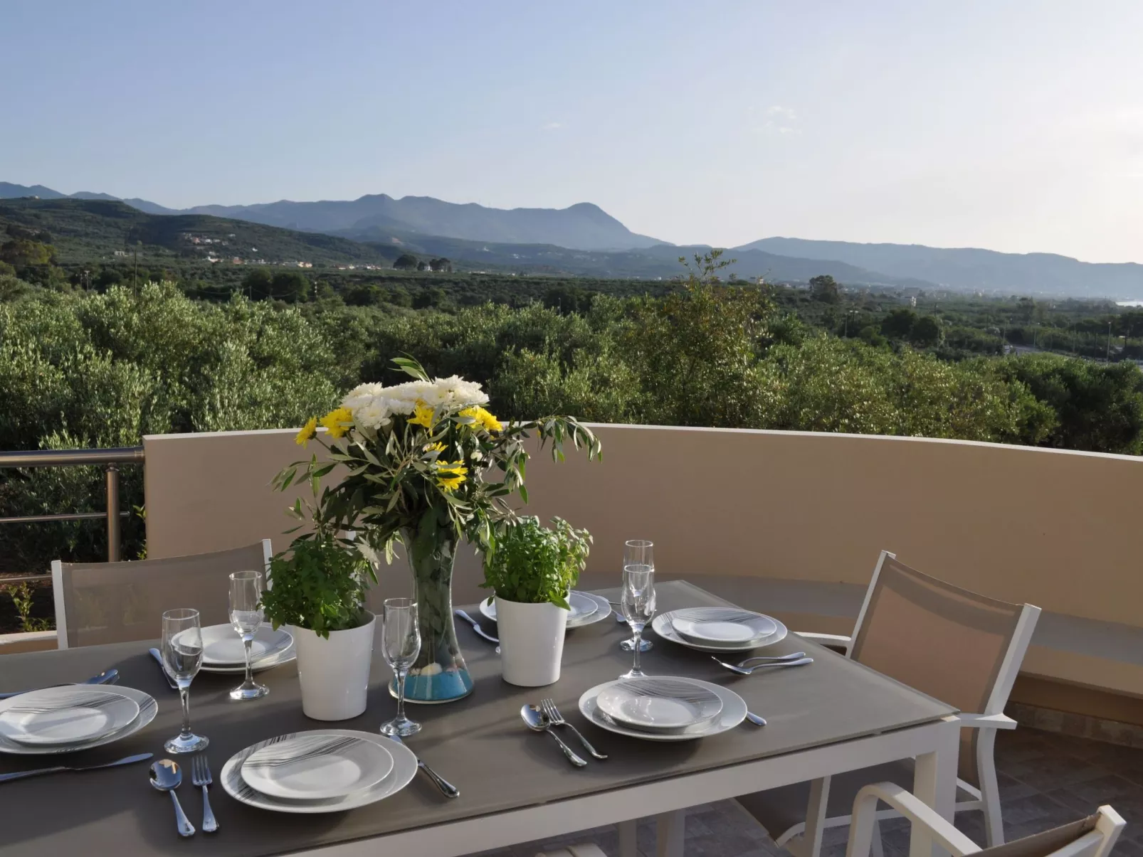 "Sirocco" mit Blick auf das Wasser-Binnen