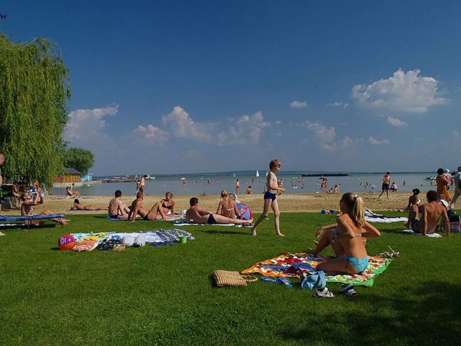 Wohnung in Balatonberény mit Möblierter Terrasse - Buiten