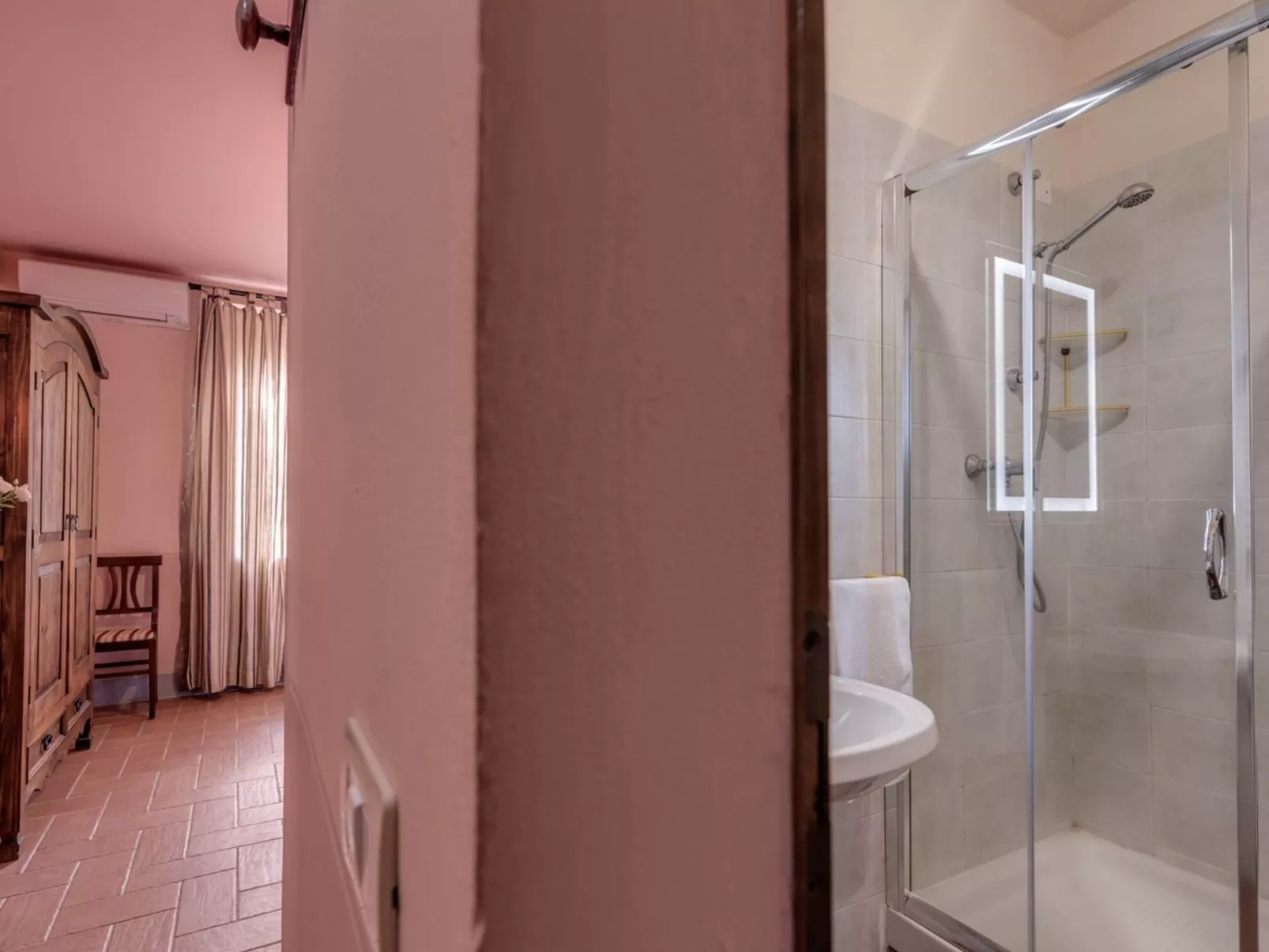 Villa Bellaria mit Pool und Klimaanlage-Binnen