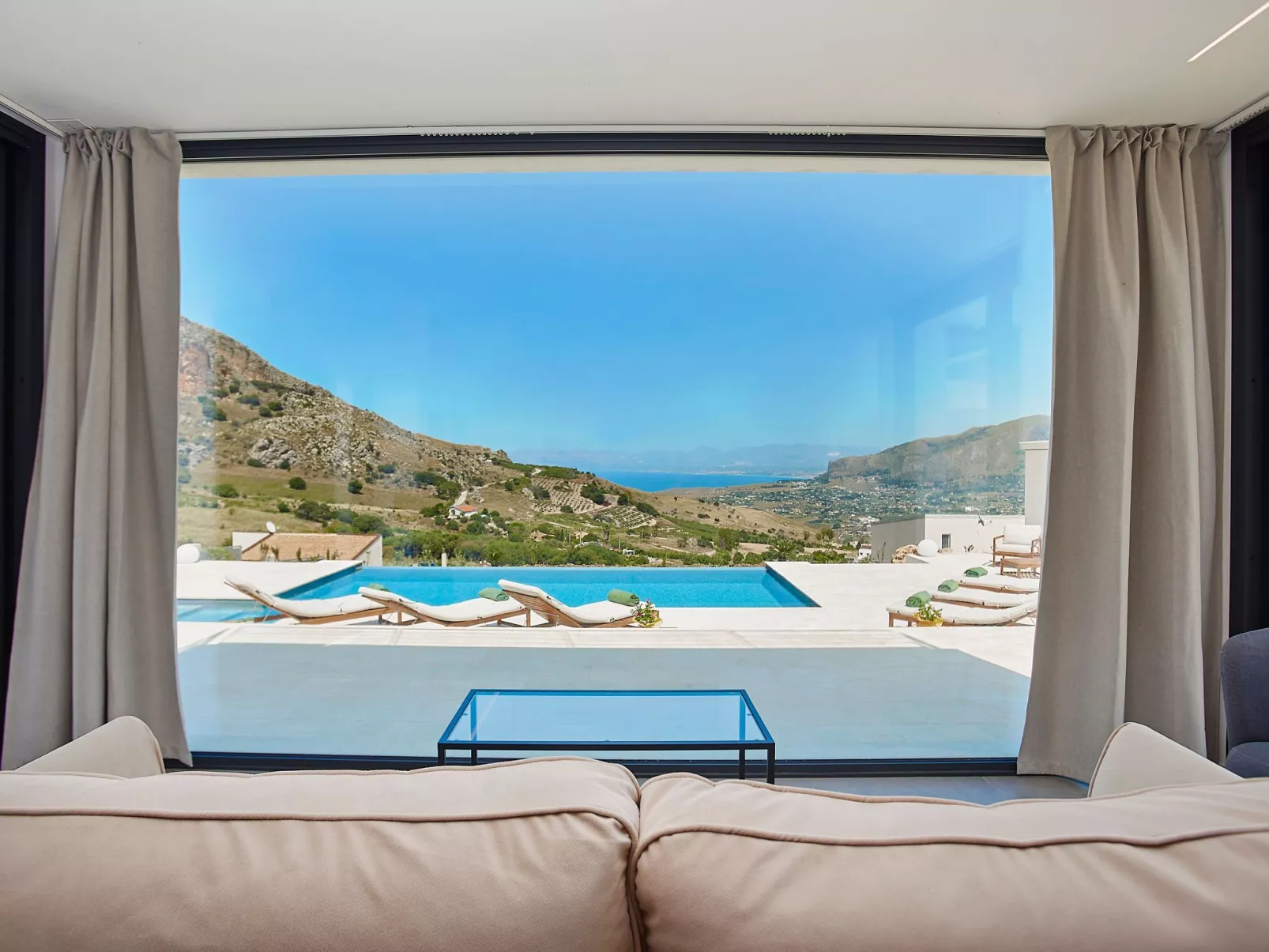 'Villa Muntaja' mit privatem Pool-Binnen