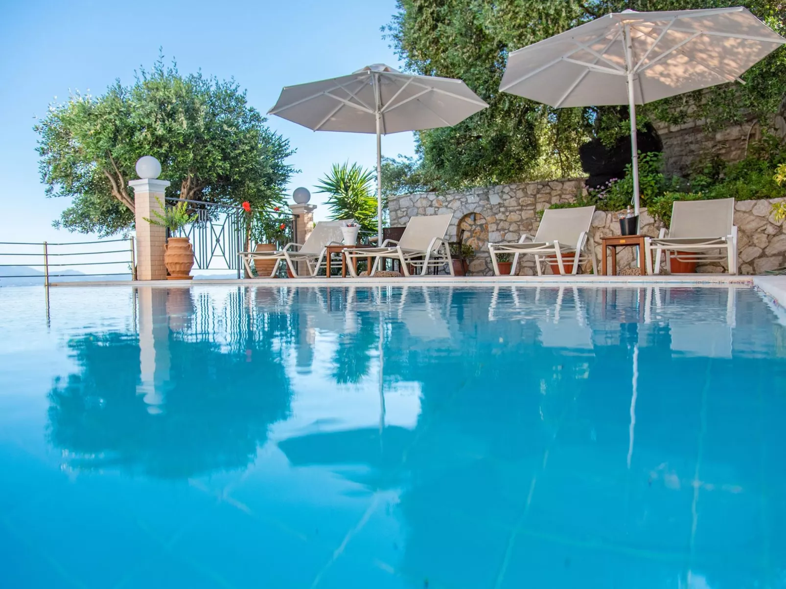 Villa Sotiris mit Pool und herrlichem Meerblick-Binnen