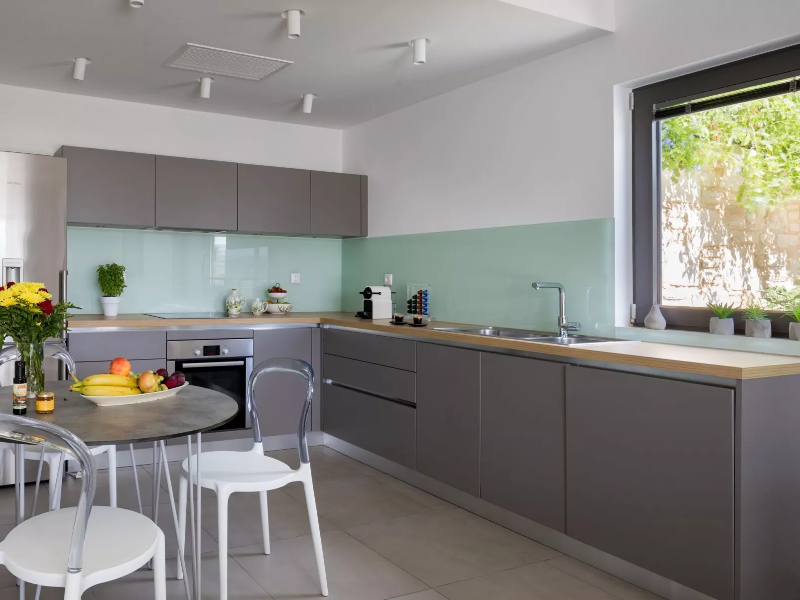 Gut ausgestattete Villa mit Pool und privatem Garten-Binnen