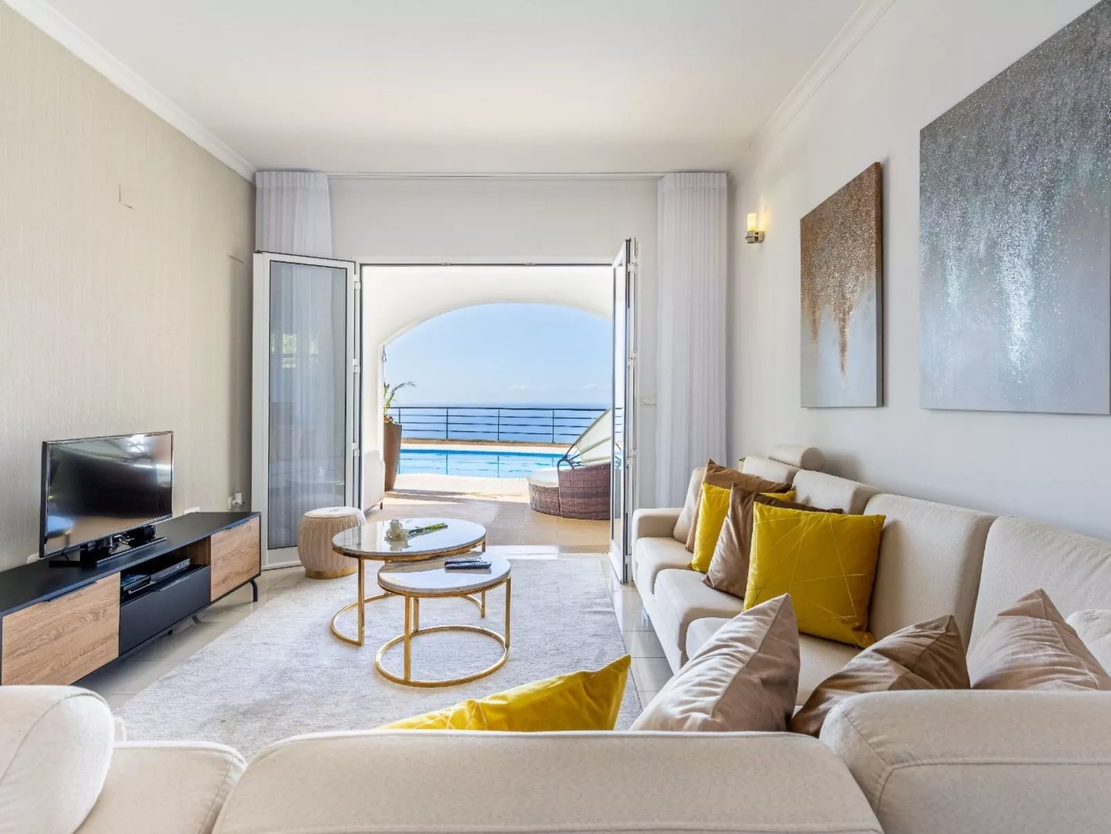 Luxuriöses Escape Village Calheta mit beheiztem Pool-Binnen