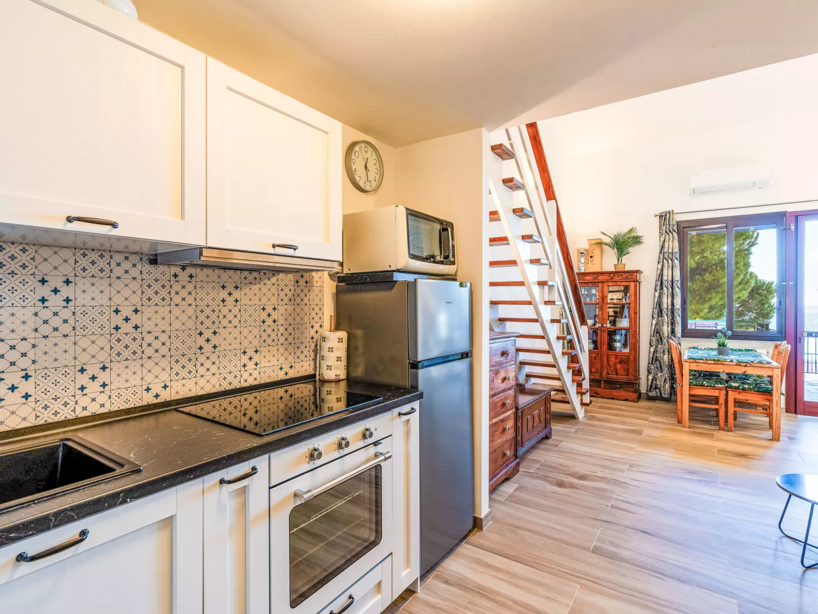 Beautiful Seaview-Binnen