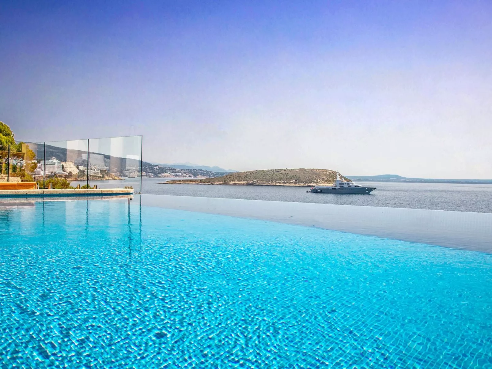 Spektakuläre Villa am Meer-Binnen