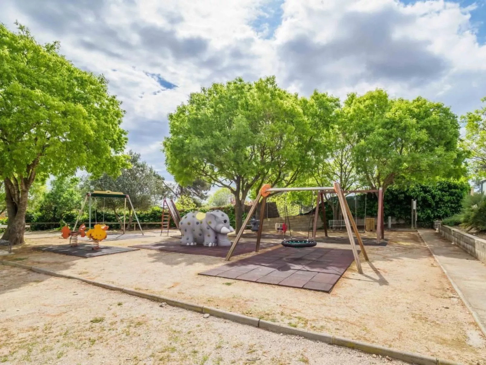 Masia Can Trabal für 24 Gäste mit privatem Pool in der Nähe von Sitges-Image-tags.info