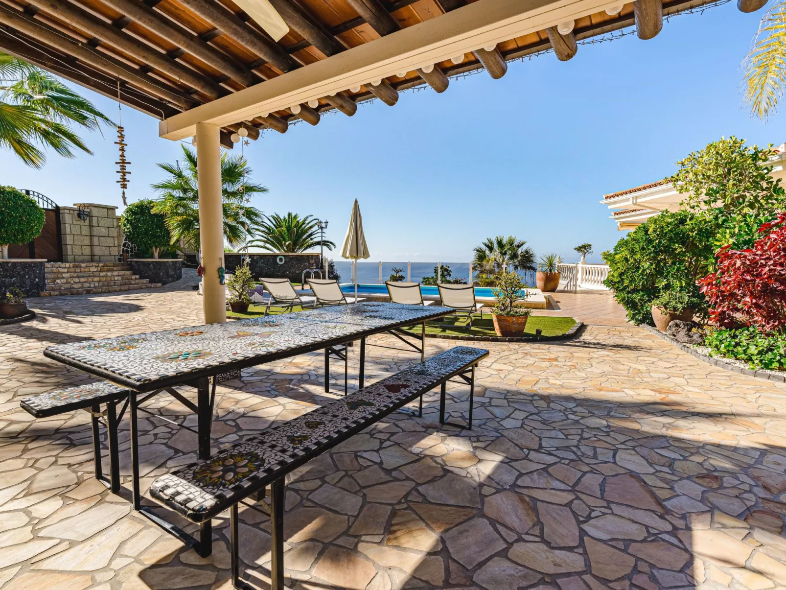 Luxusvilla mit fantastischem Meerblick-Binnen