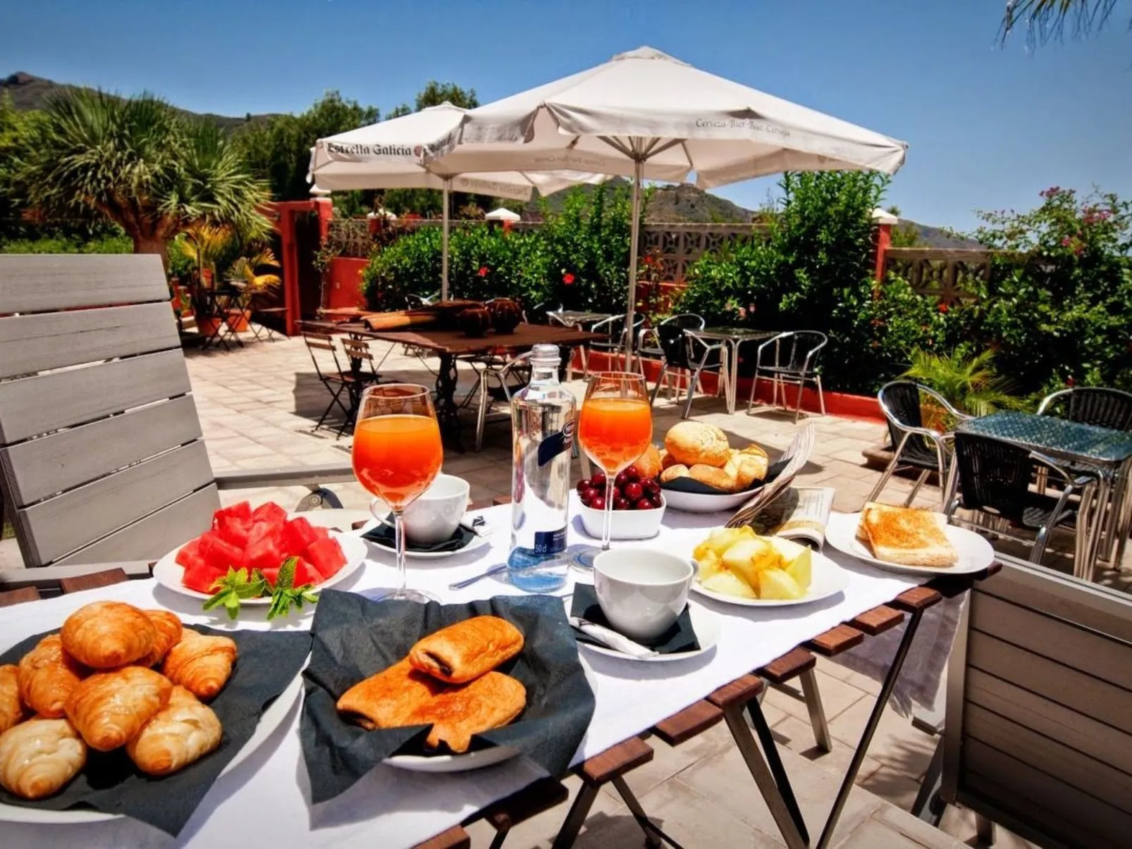 Finca mit Garten, Grill und Terrasse-Buiten