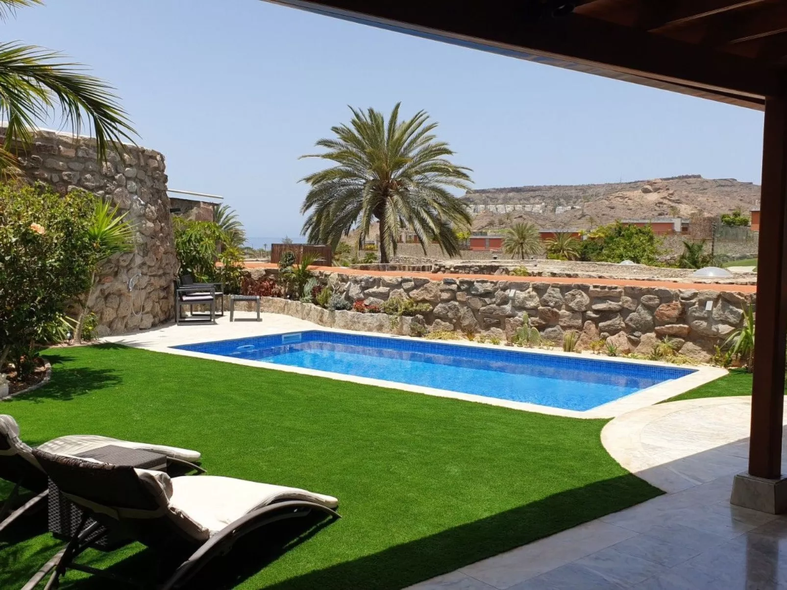 Villa mit Garten, Pool , Grill und Terrasse-Binnen