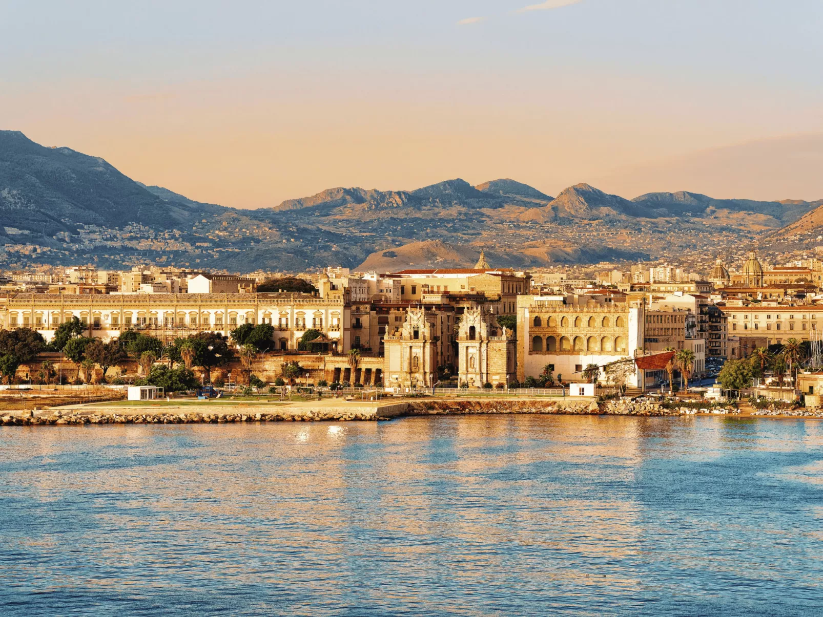 Donna Elisa von Holiday World-Image-tags.info