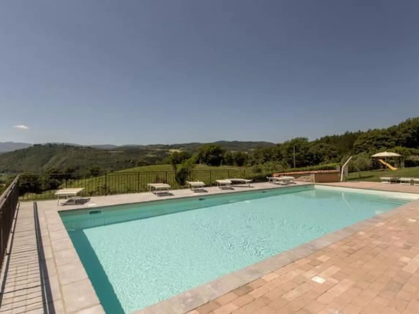 Magnolienhaus mit Pool zwischen Florenz und Arezzo-Binnen