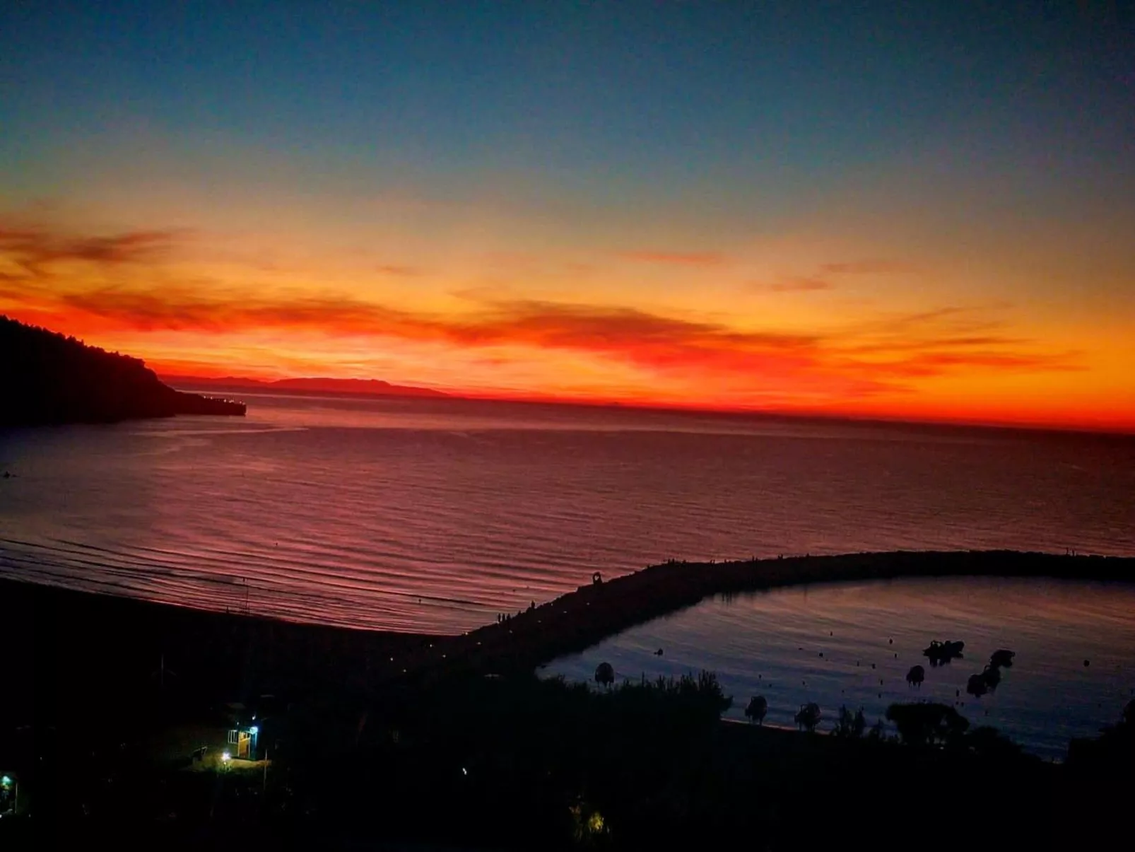 Atemberaubender Blick auf die Bucht von Peschici-Binnen