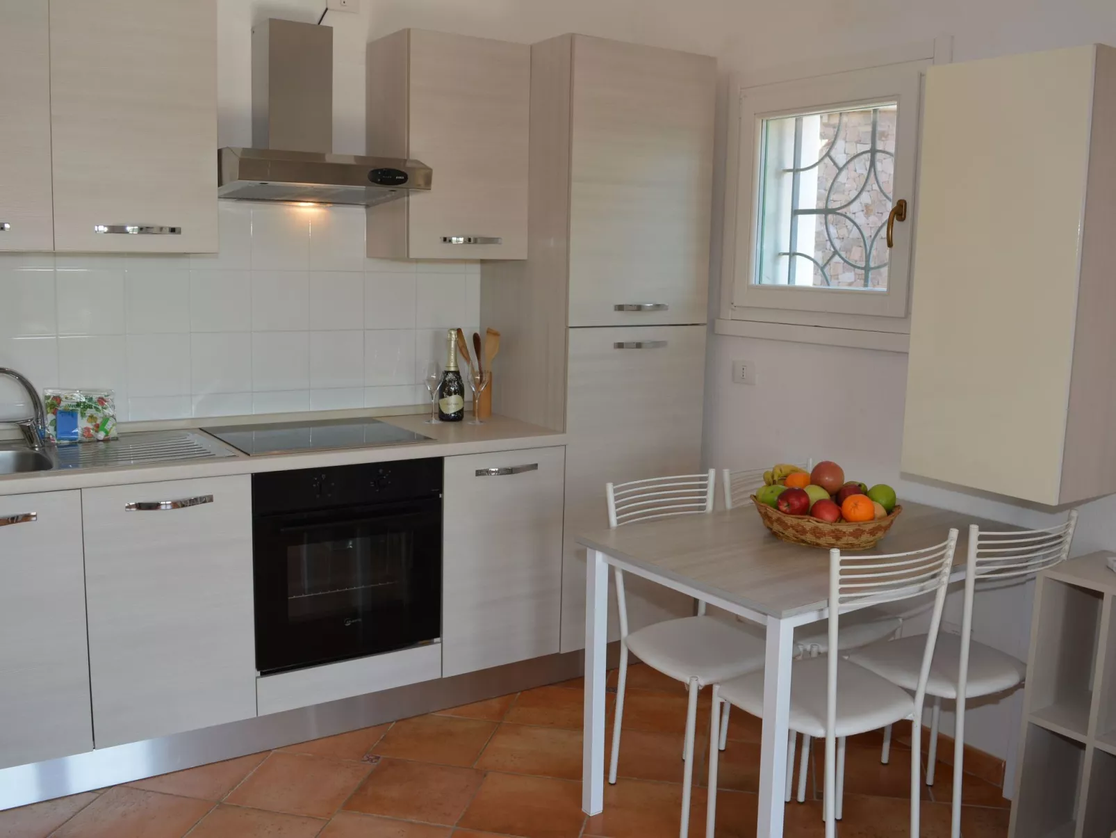 Schöne Wohnung in Residence mit Pool-Binnen