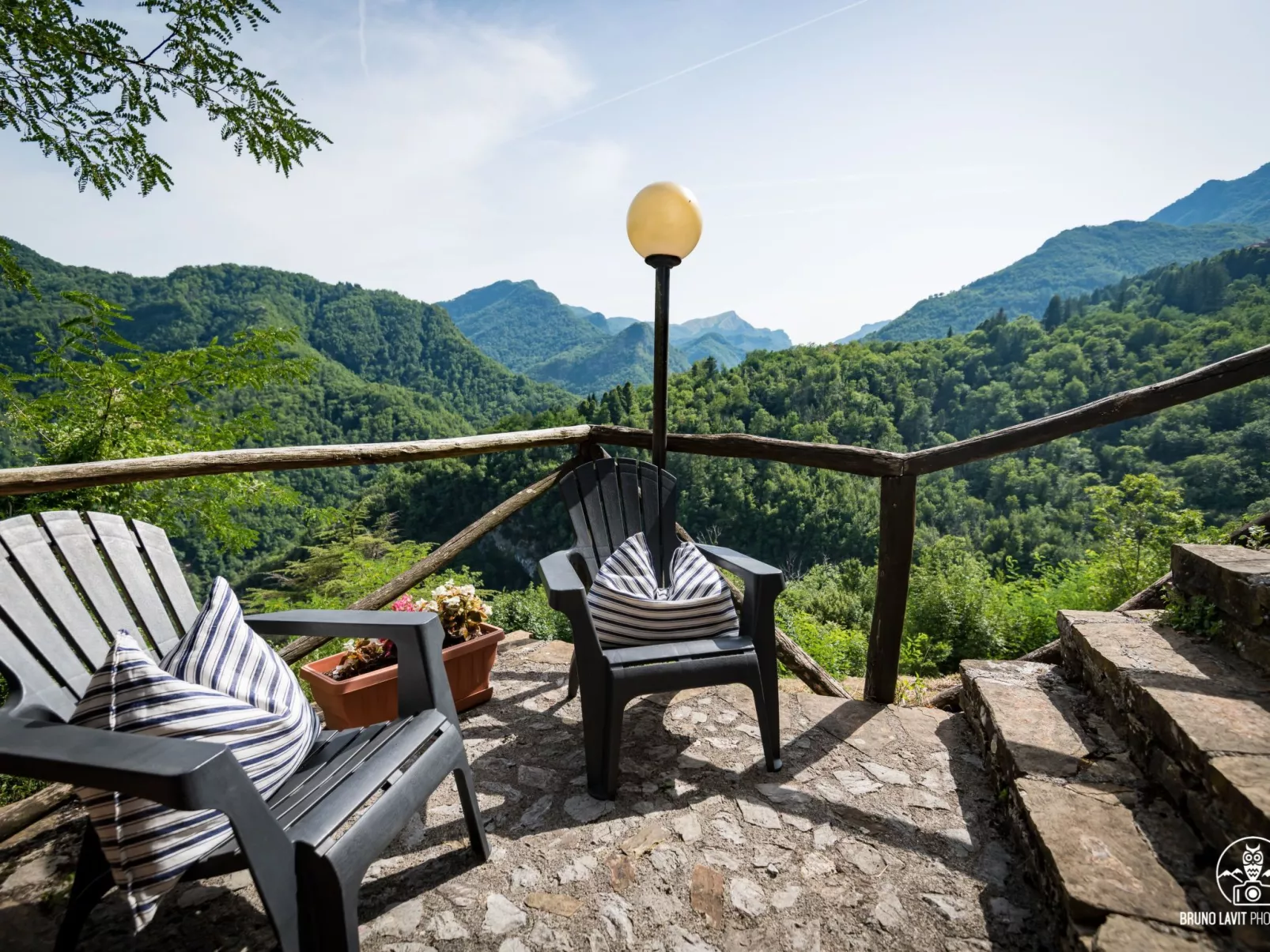 In Vergemoli mit Schönem Kamin-Binnen