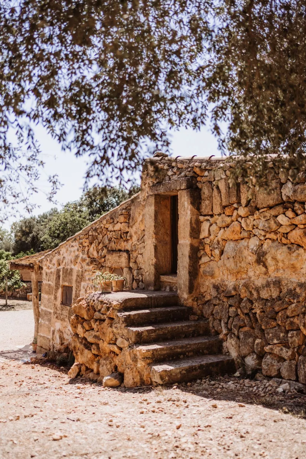 Mit eigenem Garten und Schwimmbad.-Buiten