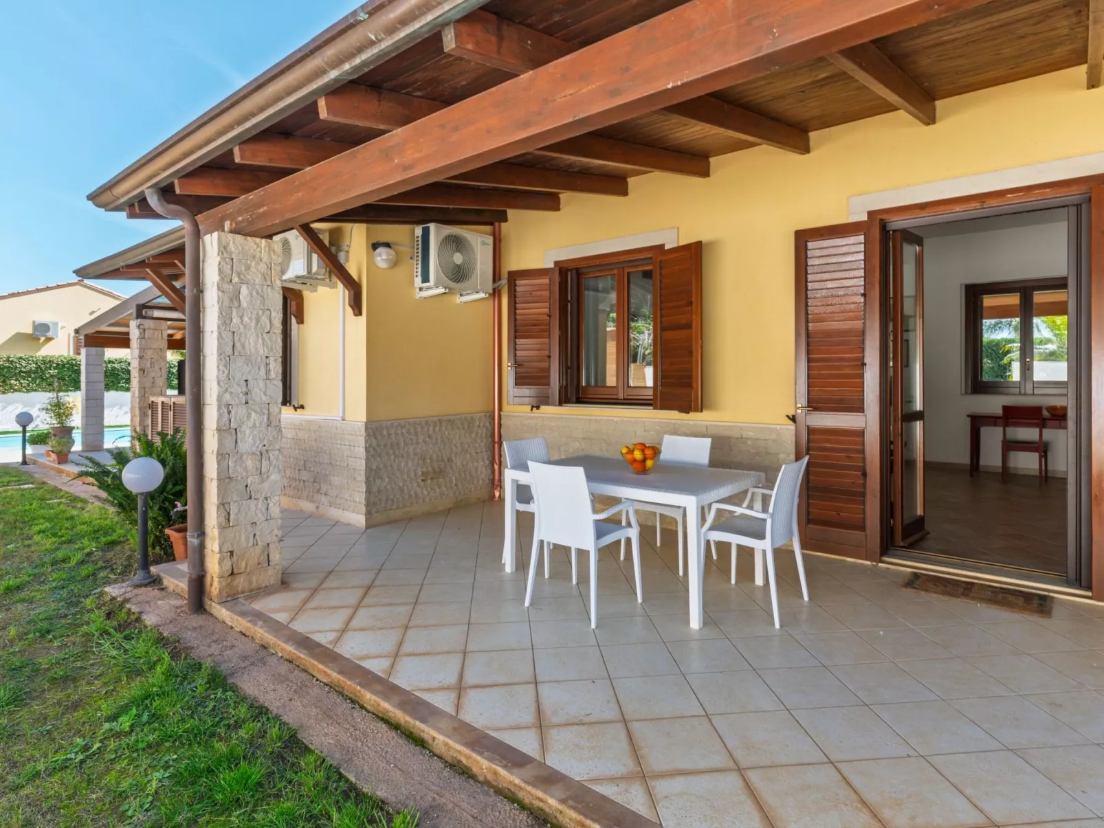 Sterlizia, Villa mit Pool in Meeresnähe-Binnen