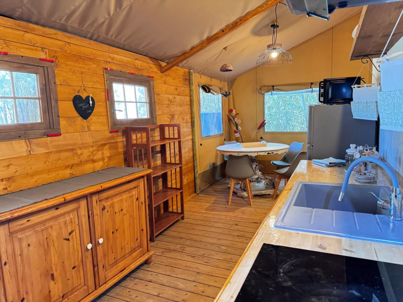 Familienzelt" Nachlass-Binnen