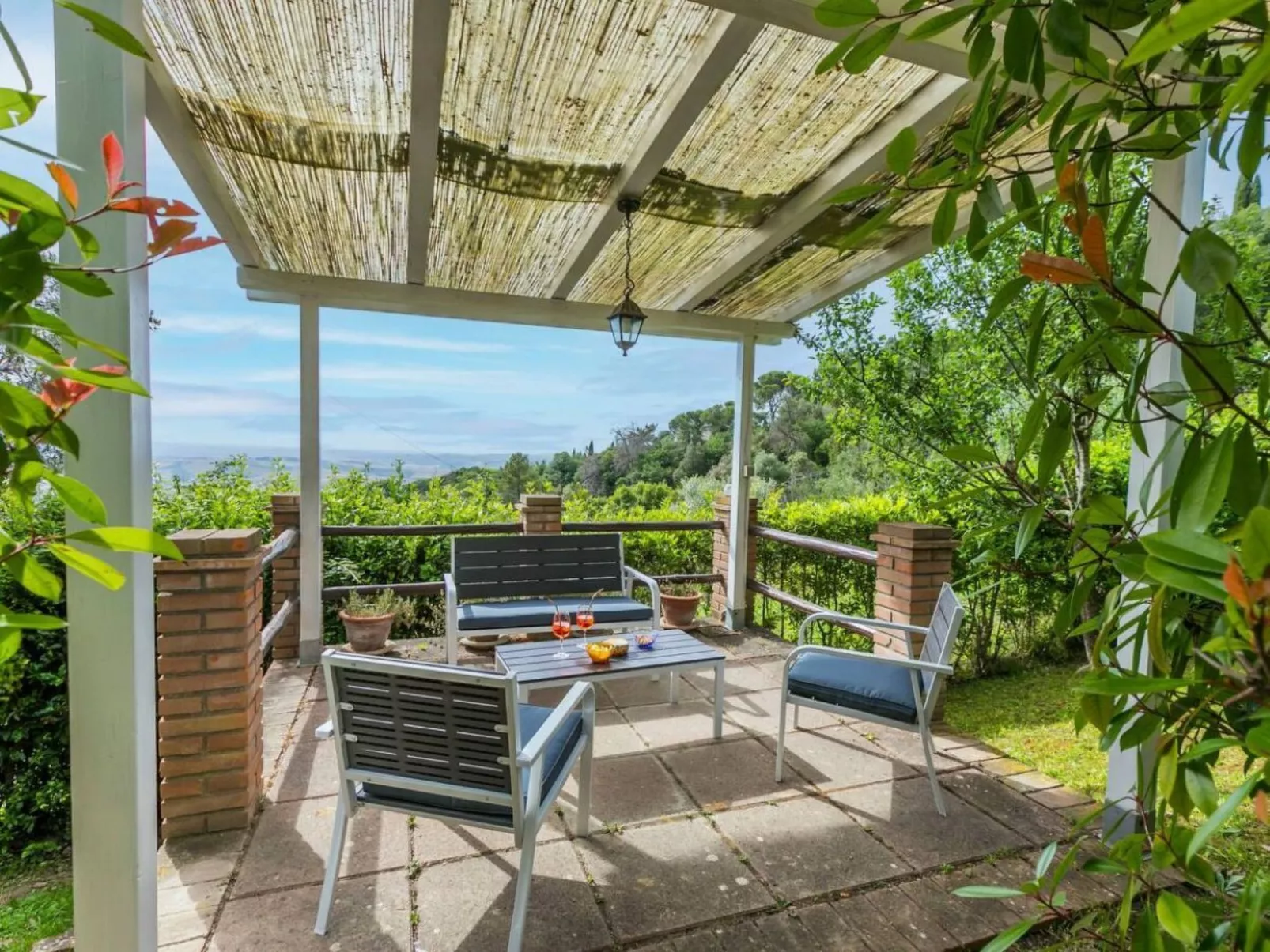 Vier-Zimmer-Wohnung 3 Bäder mit Schwimmbad zur alleinigen Nutzung-Buiten