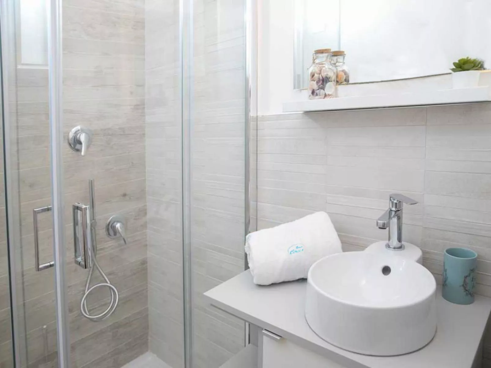 Edoné, Wohnung mit Blick auf einen Sandstrand-Binnen