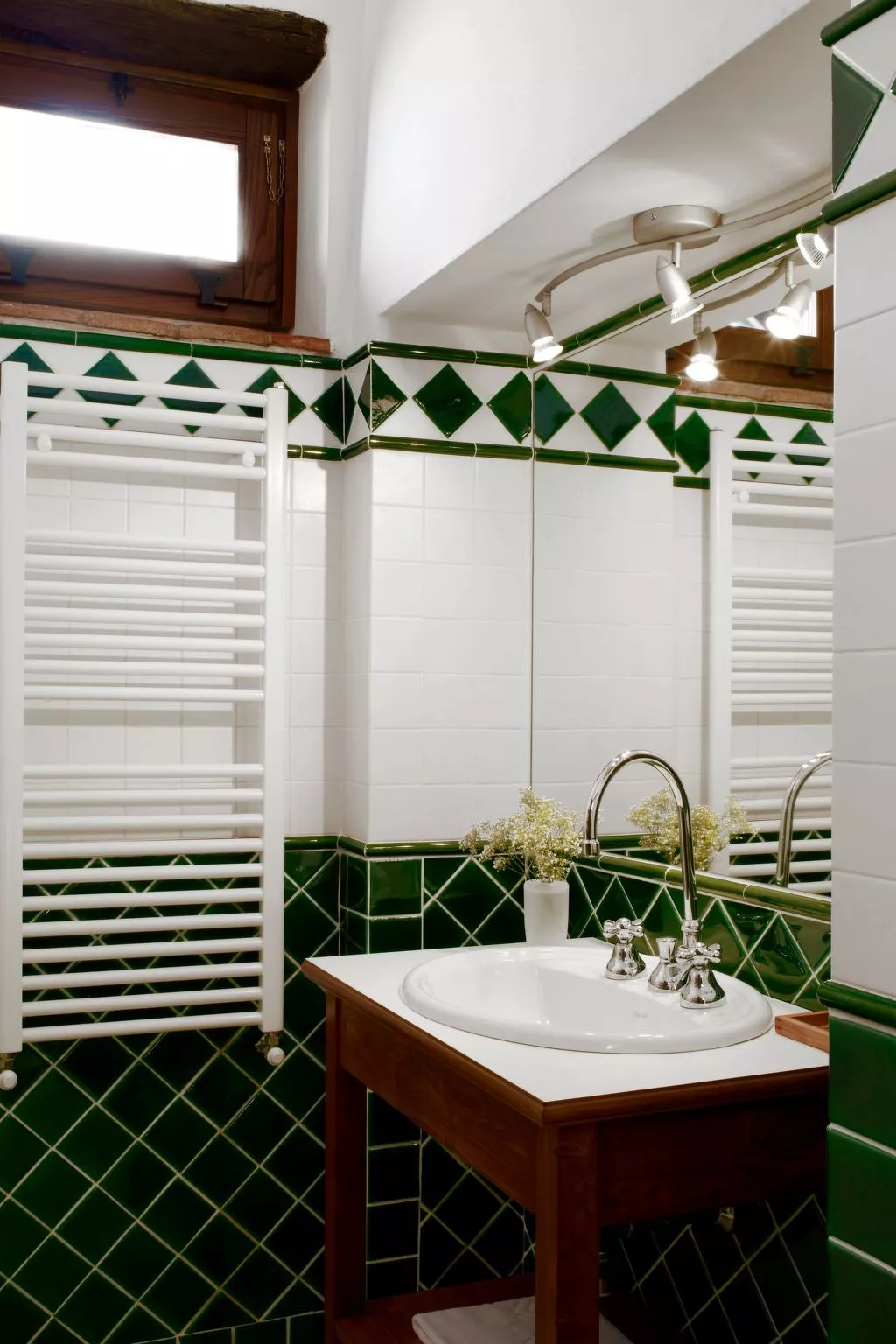 Sage' Anwesen mit Gemeinschaftspool-Binnen