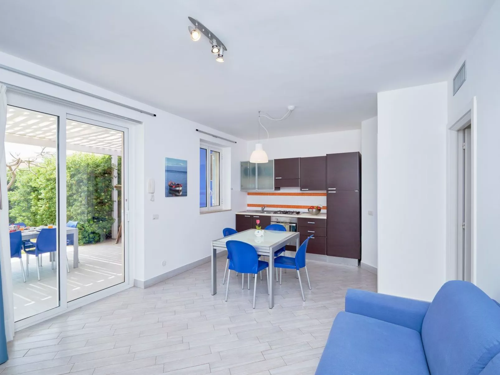 In Marina Di Ragusa mit Terrasse, Grill und Garten-Binnen