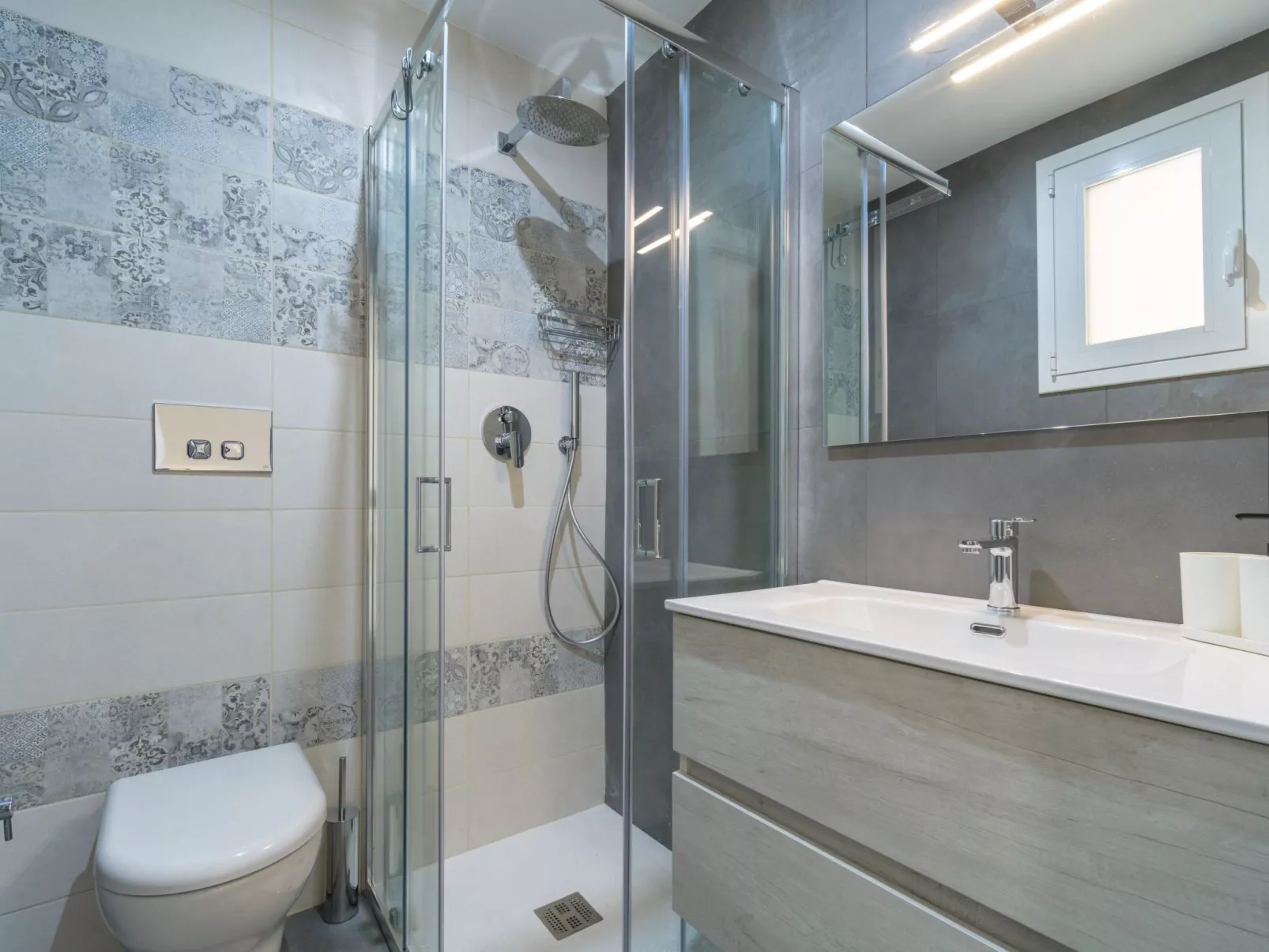 Thalìa, Villa mit Pool in Meeresnähe-Binnen