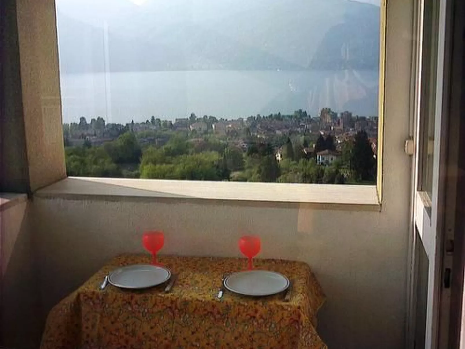 Mit Blick auf den Lago Maggiore-Binnen
