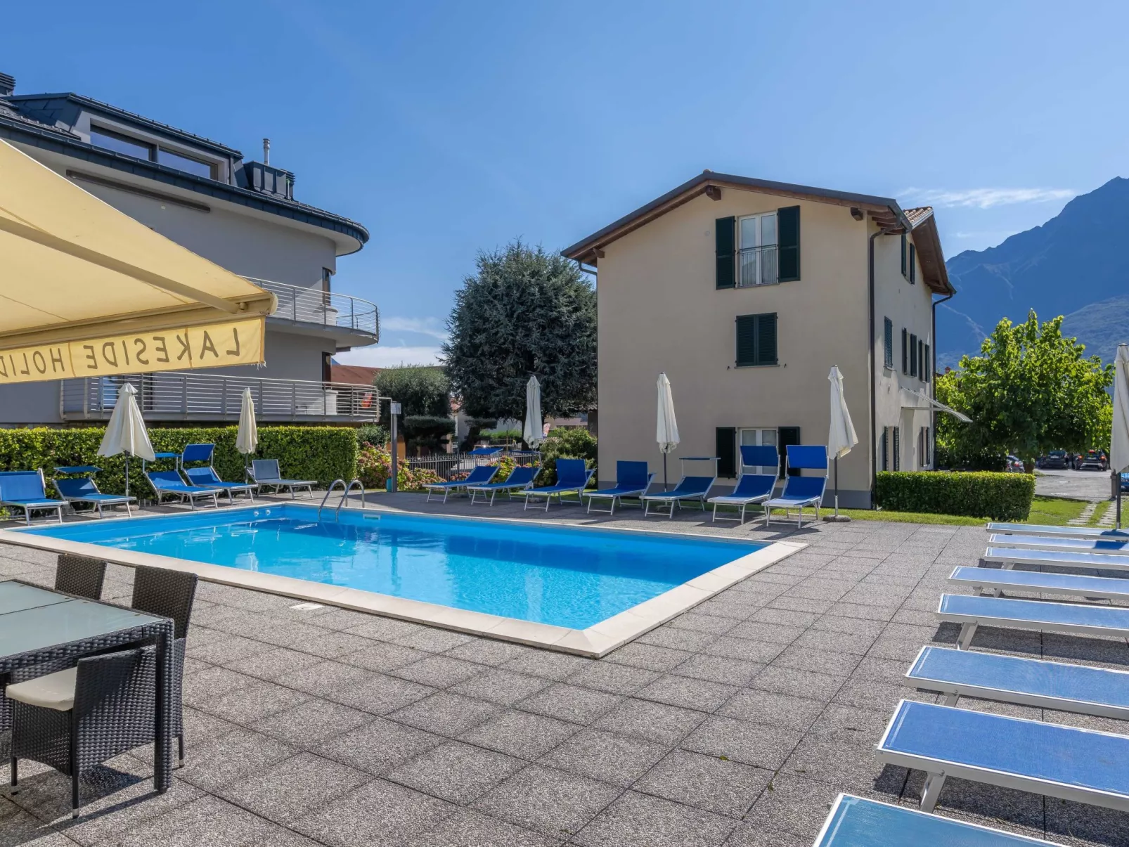 Lakeside Attic Apartment-Binnen