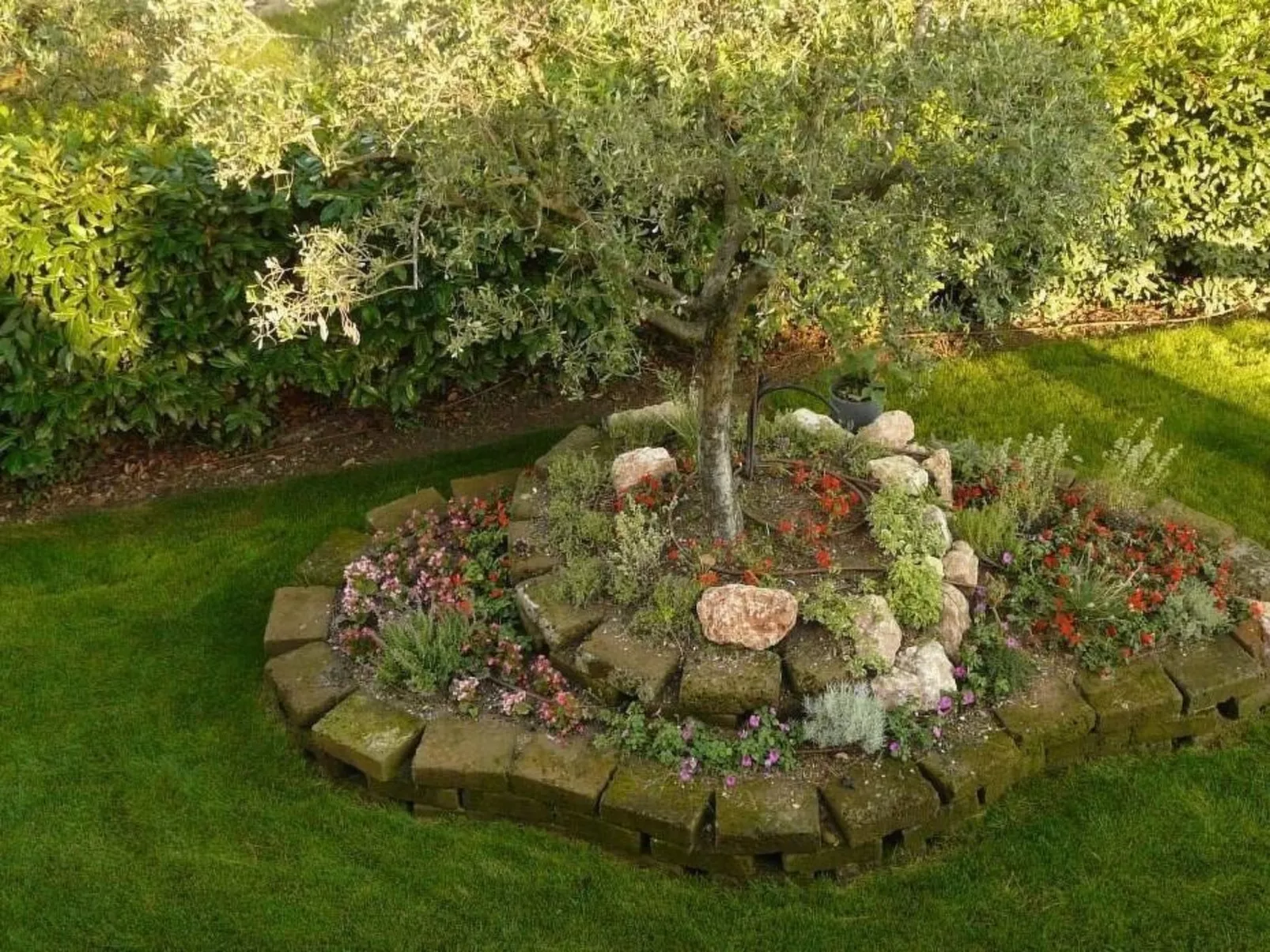 Villa am Gardasee mit großem Pool und Garten-Buiten