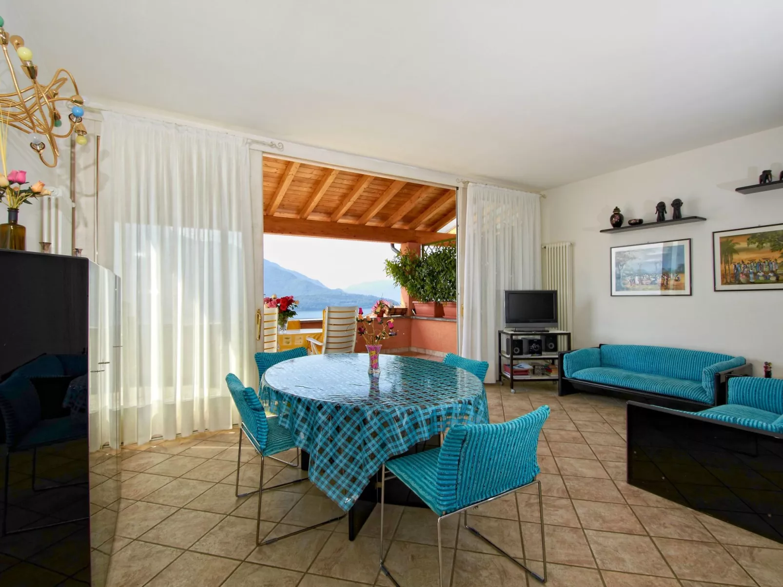 Türkisfarbenes Haus mit fantastischer Aussicht-Binnen