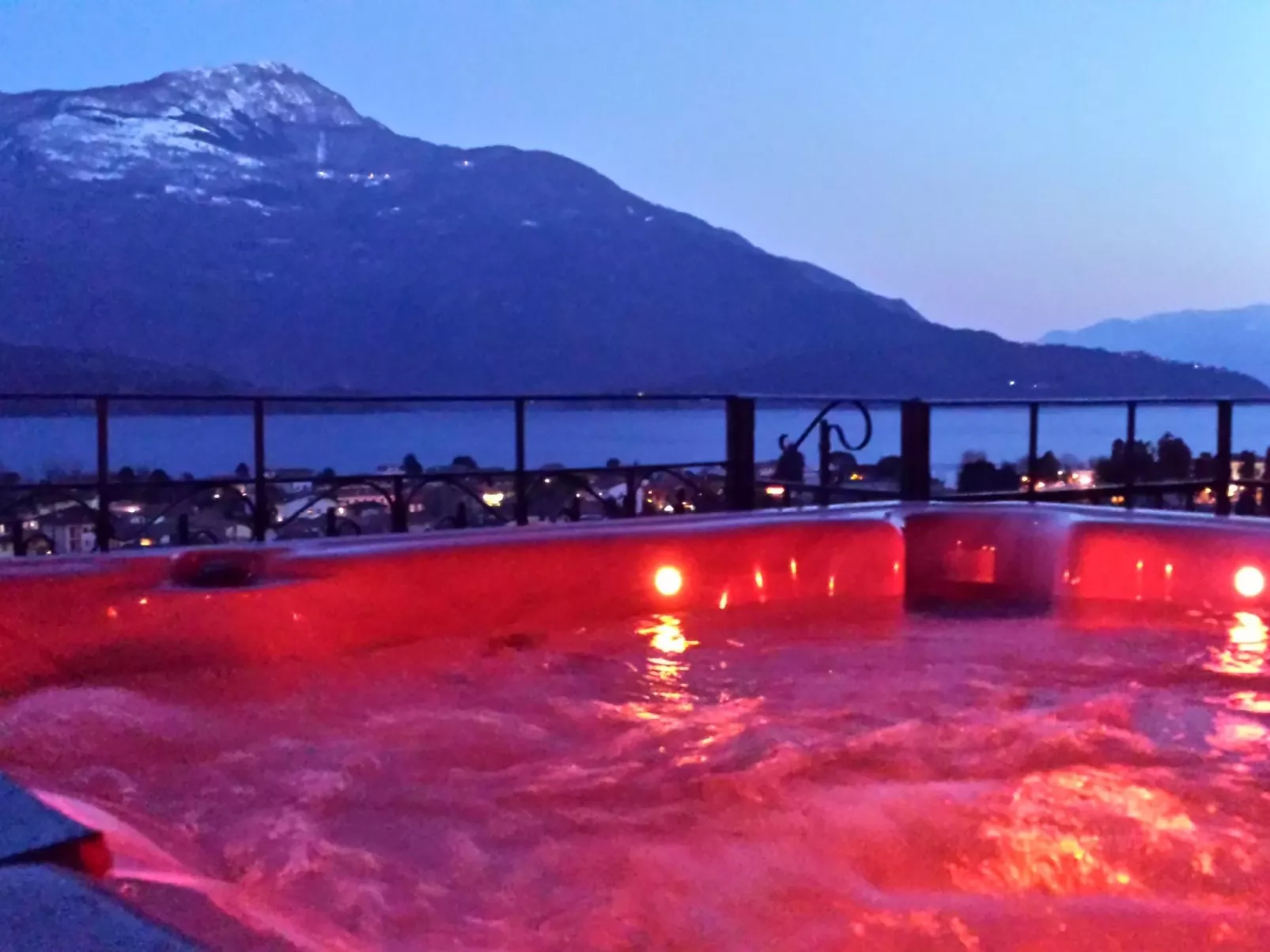 Ferienvilla 'Perla del Lago' mit privatem Pool-Buiten