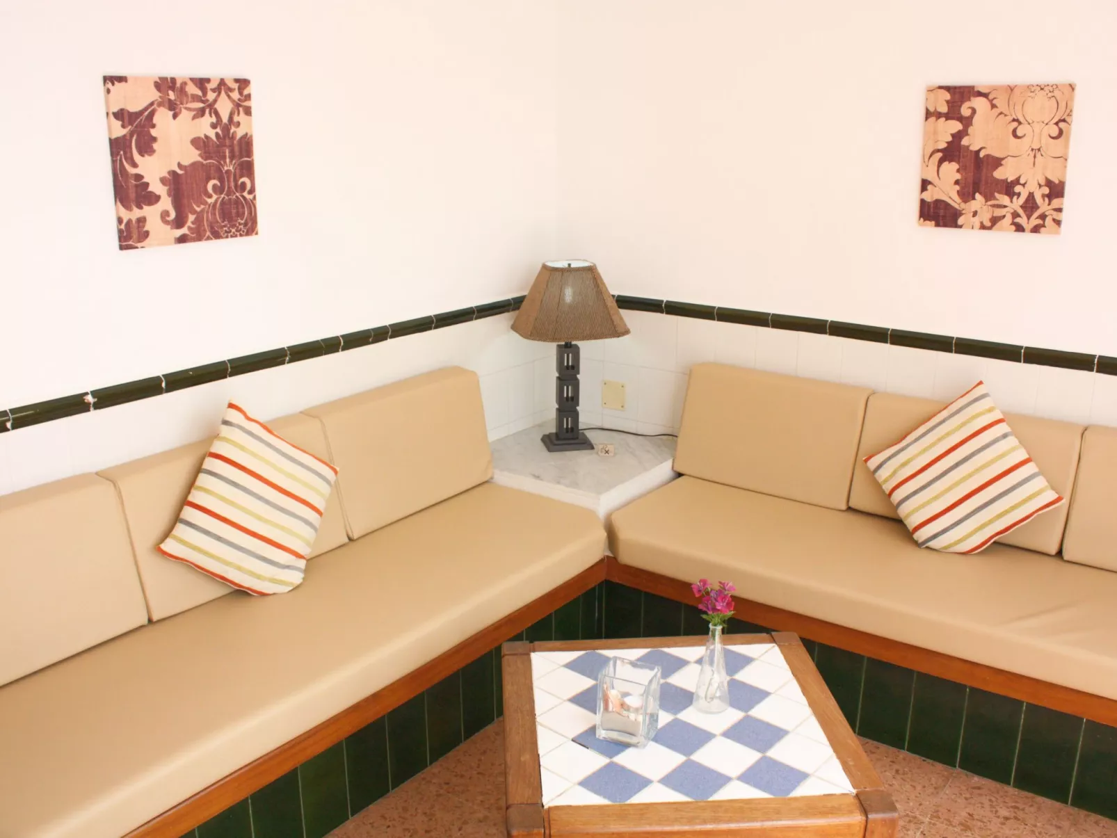 Bungalow auf einem Felsen direkt am Meer-Binnen