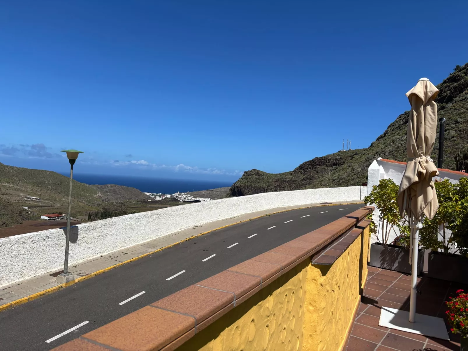 Haus mit beheiztem Schwimmbad, Berg- und Meerblick-Binnen