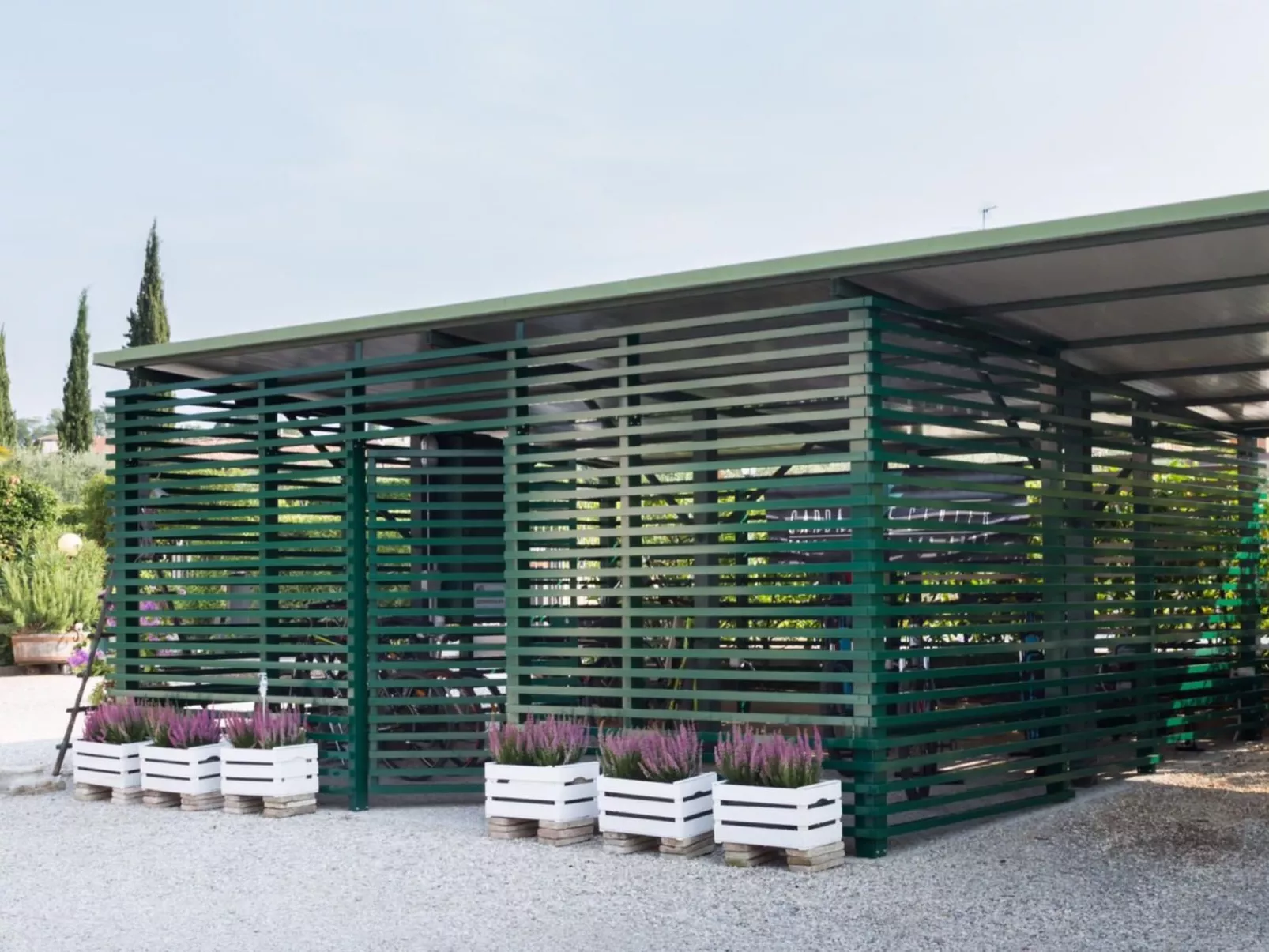 Wohnung mit Privatparkplatz und Aussicht-Buiten