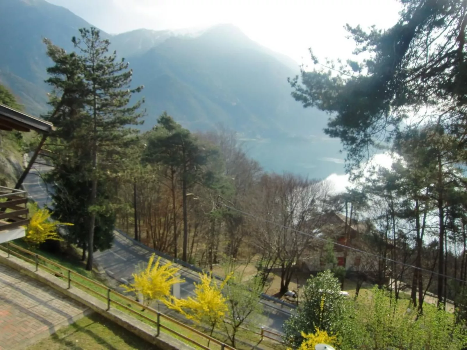 Wohnung im ersten Stock mit schönem Seeblick-Binnen