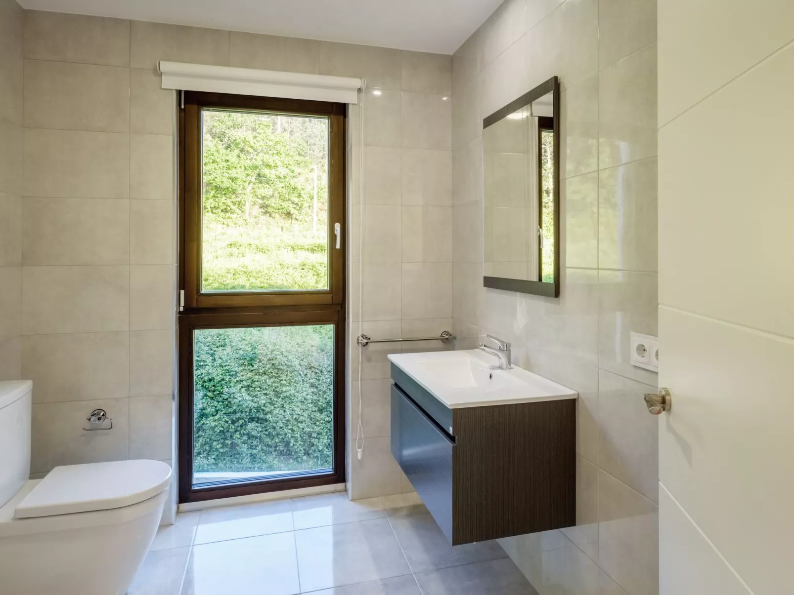 In Outes mit Sonniger Terrasse und Meerblick-Binnen