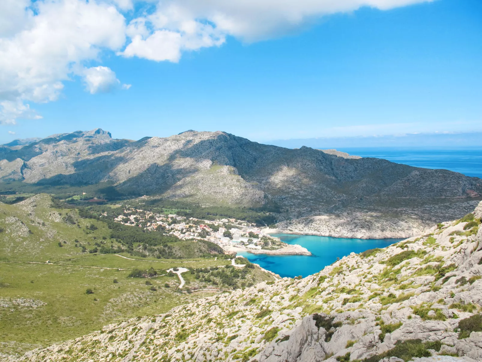 Finca Tomas, Cala Sant Vicenç-Omgeving