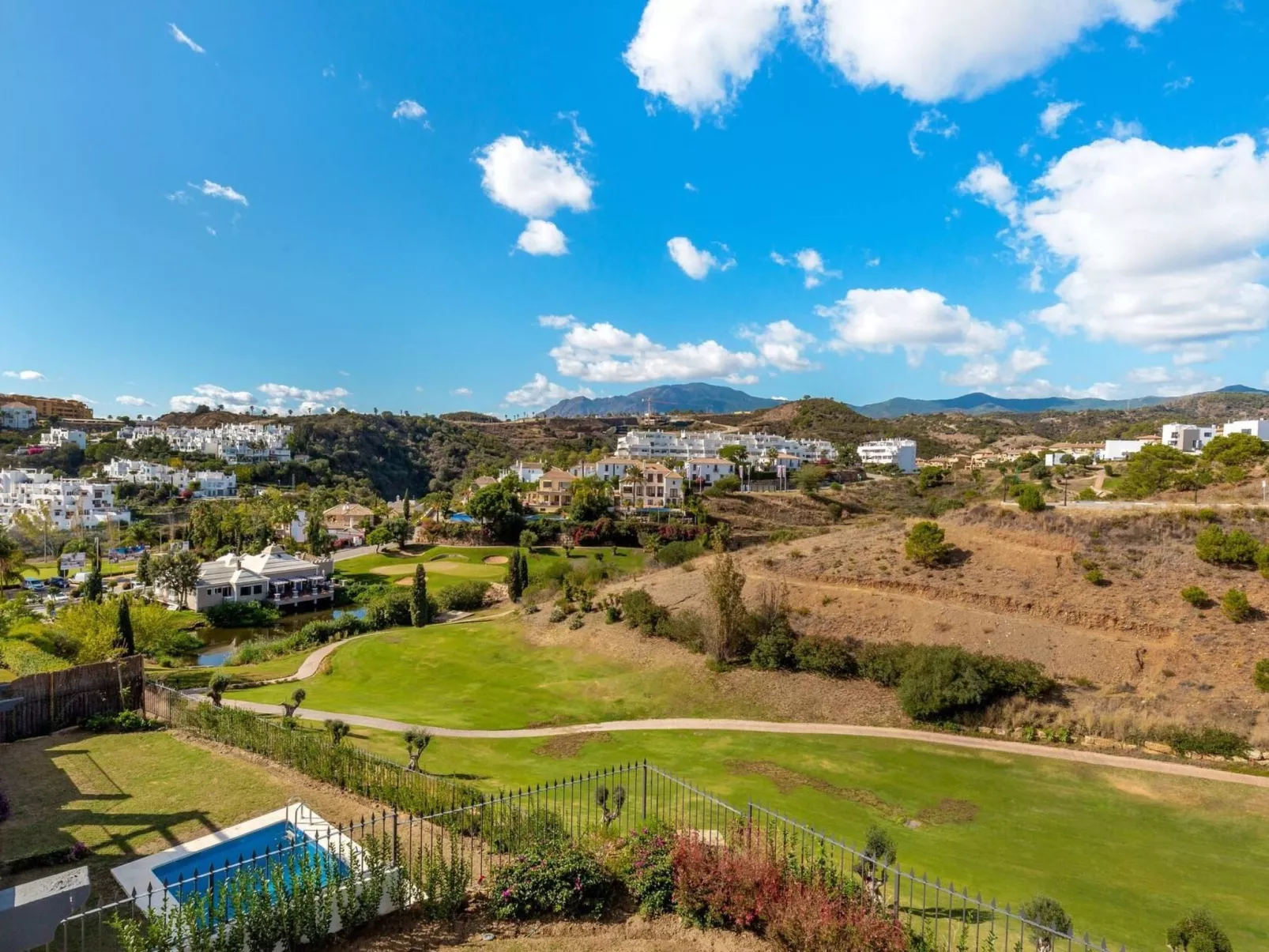 Chalet "La Resina" mit Garten, Grill und Terrasse-Buiten