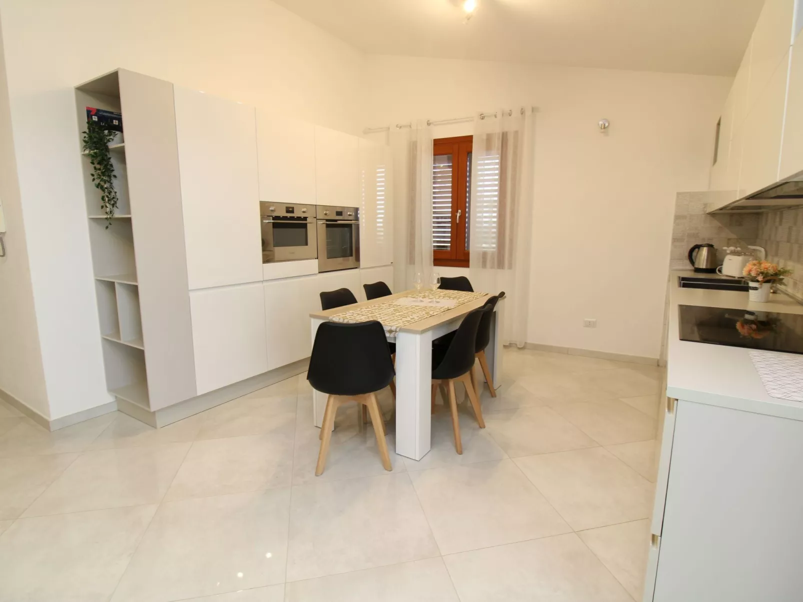 Dolce Vita Ferienhaus mit Meerblick - Binnen