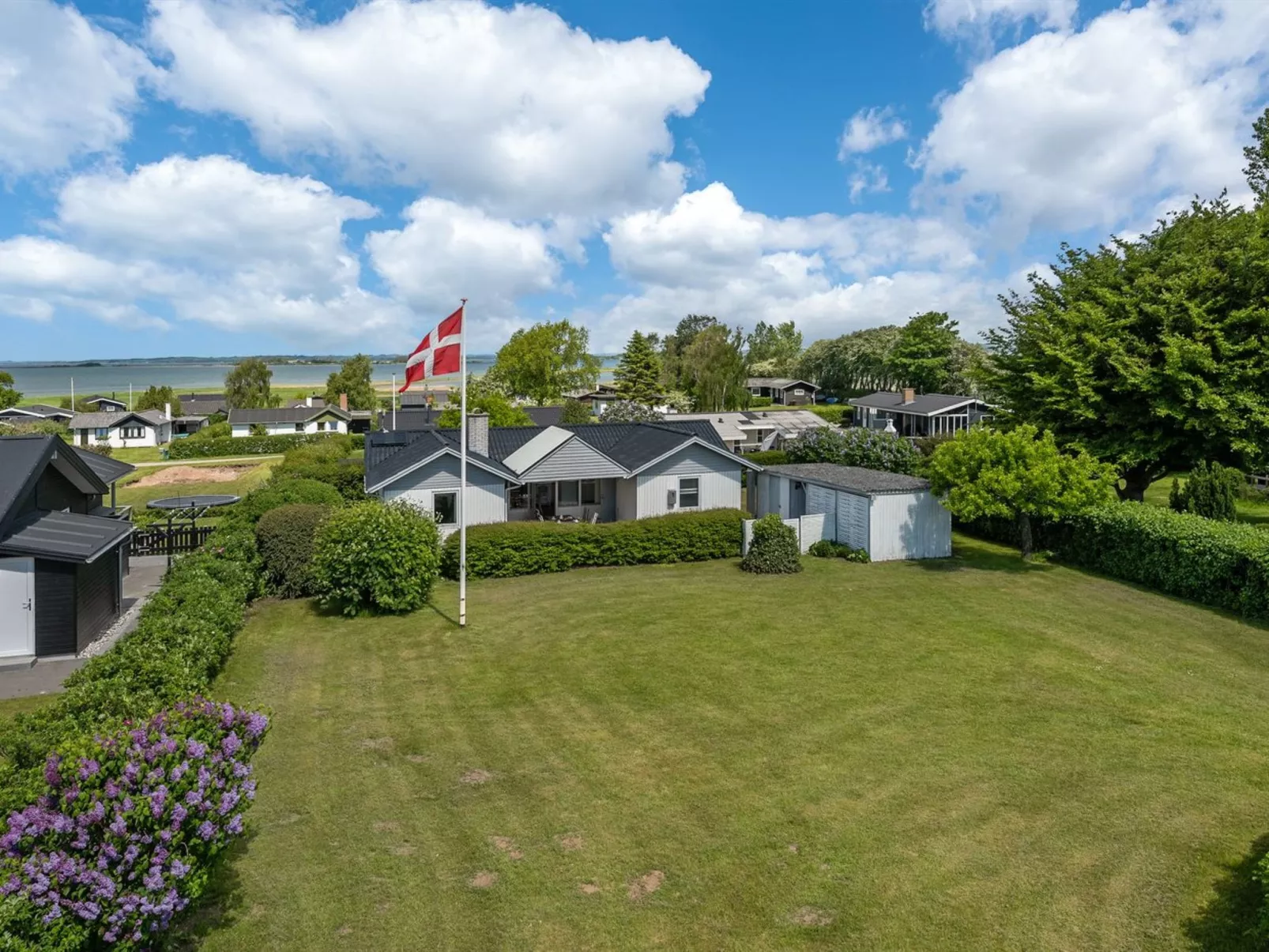 "Rise" - 250m from the sea-Buiten