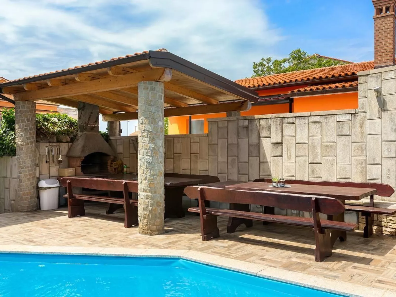 Wohnung in Medulin mit Grill, Garten und Terrasse-Buiten