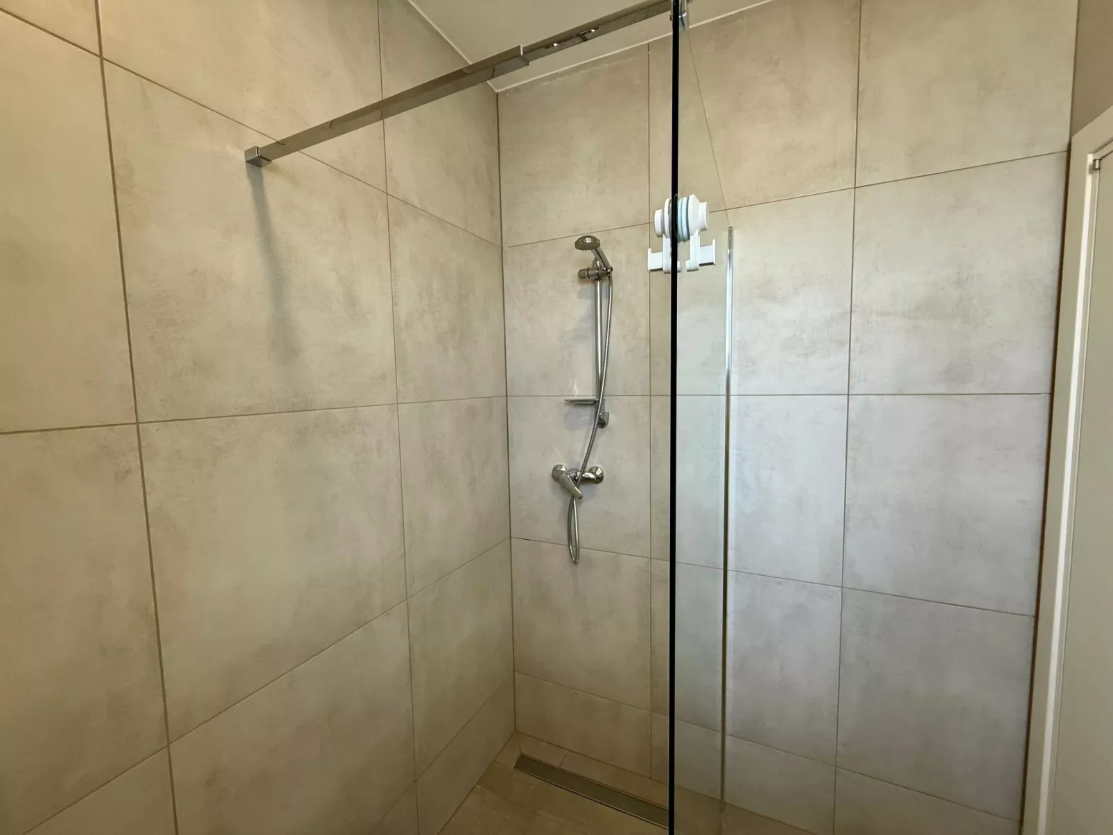 Schöne moderne Villa v-Binnen