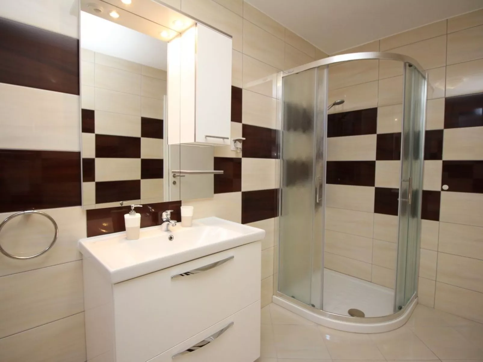 Appartement in Baška mit gemeinsamem Pool und Grill-Image-tags.info