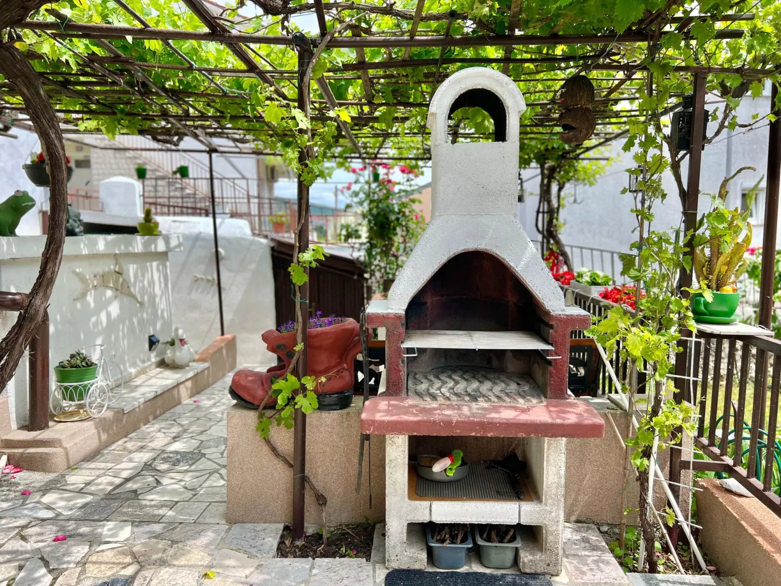 Mit eigenem Garten und Grill-Buiten