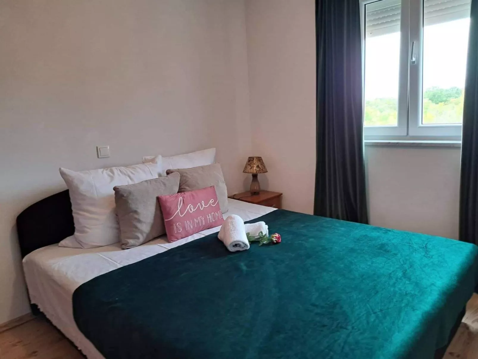 Wunderschöne Ferienwohnung, mit Meerblick und Pool-Binnen