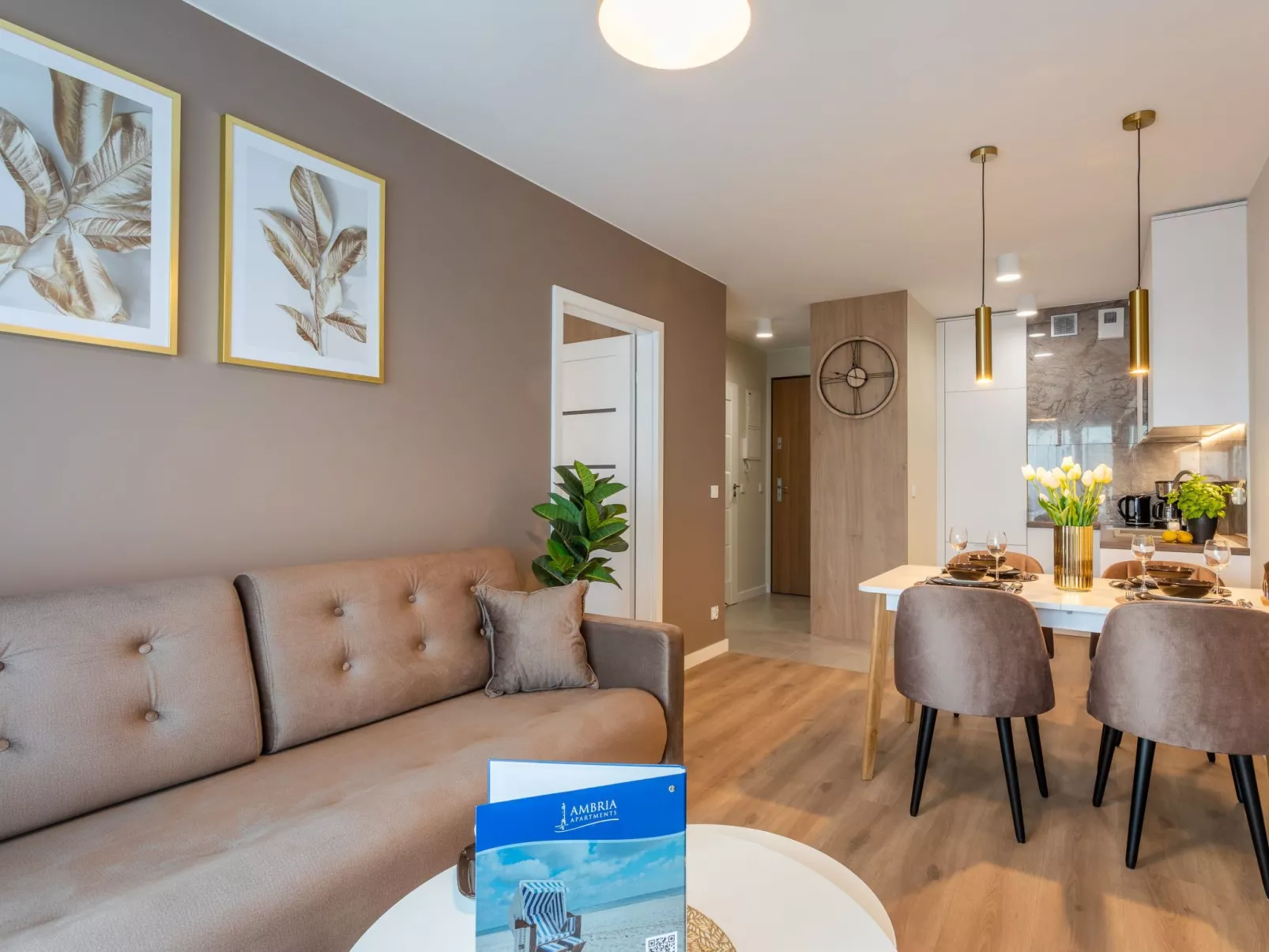 Stilvoll eingerichtete Ferienwohnung am Meer-Image-tags.info